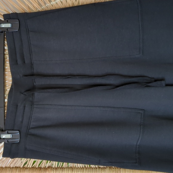 Quince SuperSoft Fleece Cropped Wide Leg Pants in Black - Picture 4 of 7